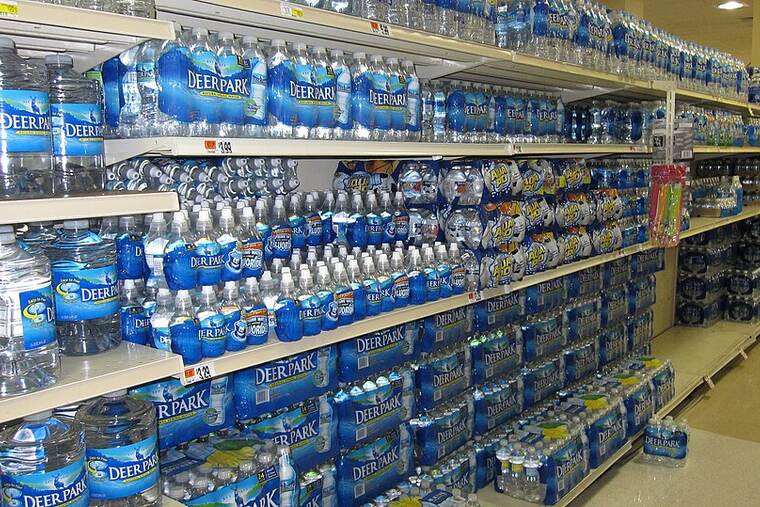 Agua mineral mineralización debil