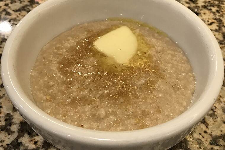 Detalle de arroz hinchado para el desayuno enriquecido
