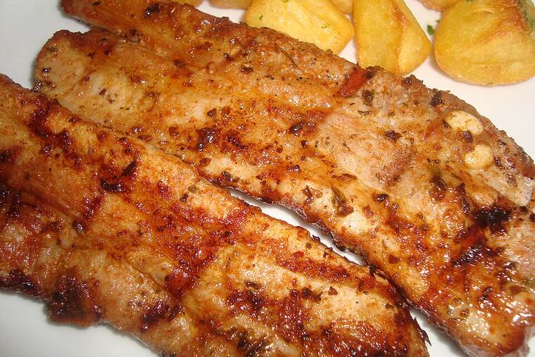 Carne de cerdo de capa blanca lomo partes grasa y magra crudo
