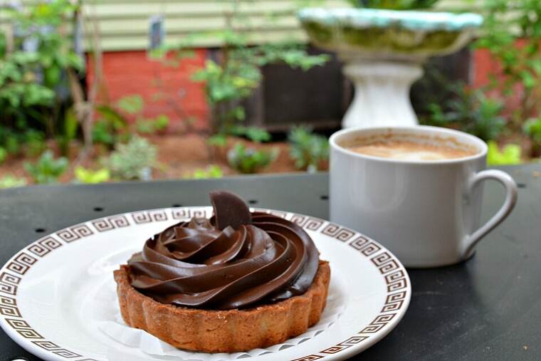 Chocolate negro con almendras
