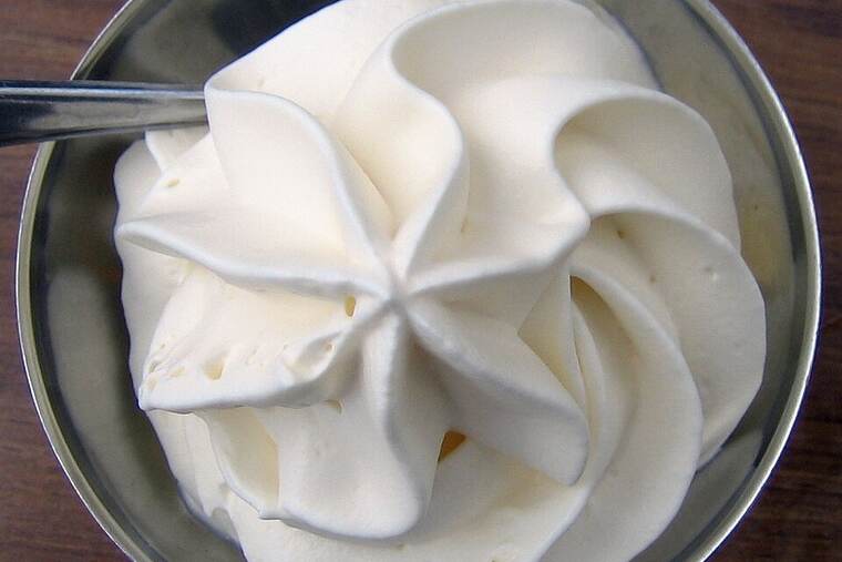 Crema de vainilla y mousse de chocolate