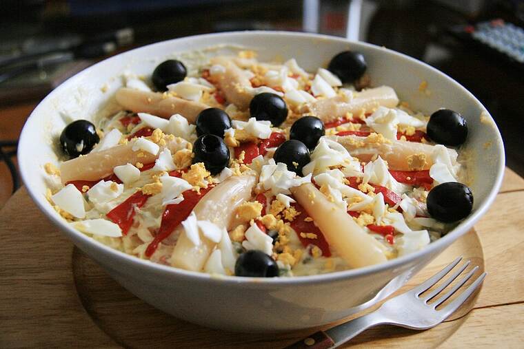 Detalle de ensaladilla rusa