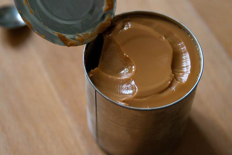 Leche condensada entera con azúcar