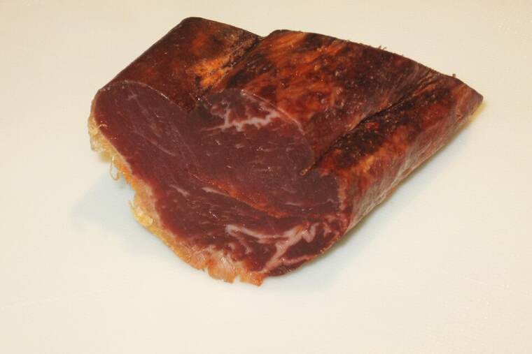 Lomo embuchado, uno de los ingredientes de receta de lomo de cerdo curado sueco