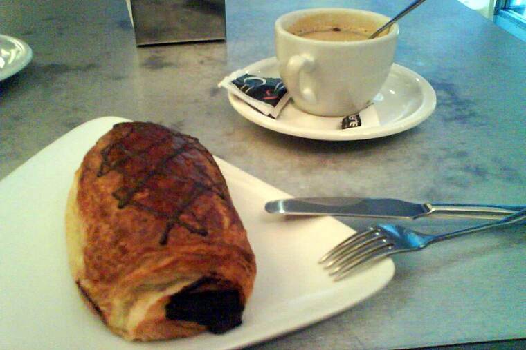 Napolitana rellena con crema de cacao