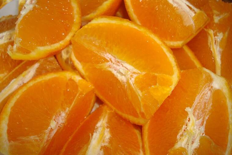 Detalle de néctar de naranja envasado