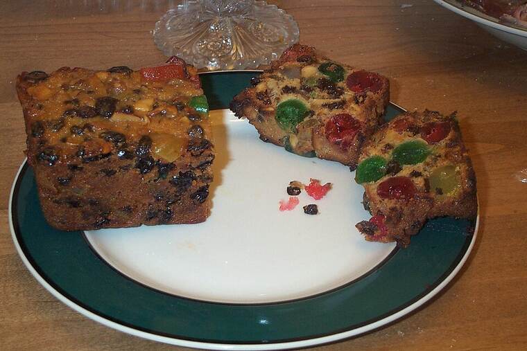 Pastel con fruta confitada