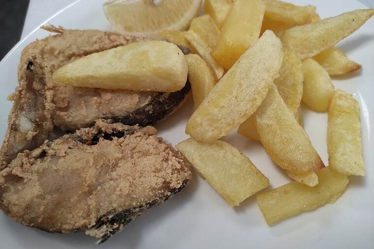 Pescadilla congelada cruda