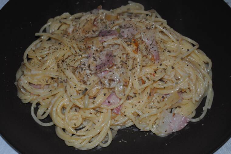 Detalle de salsa carbonara