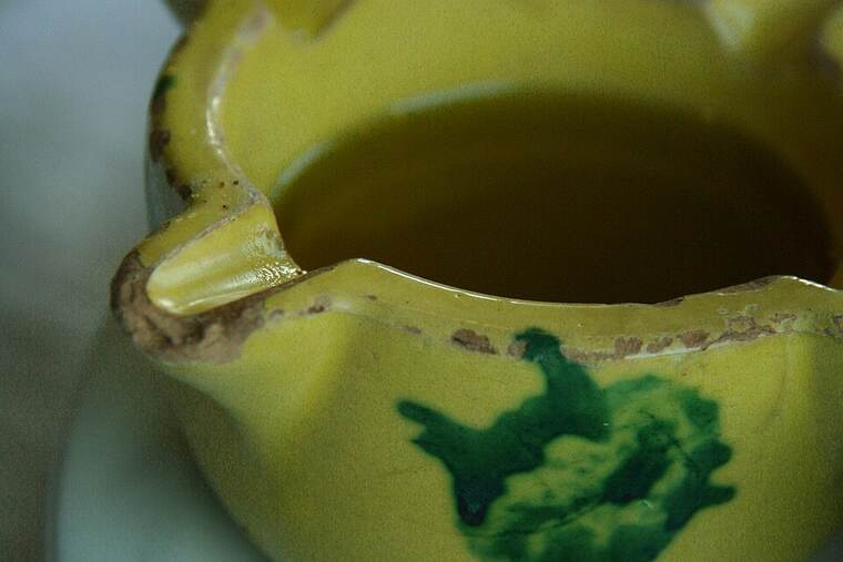 Detalle de salsa vinagreta con aceite de oliva