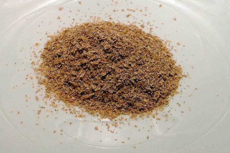 Salvado de trigo, uno de los ingredientes de receta de muffins de salvado de seis semanas