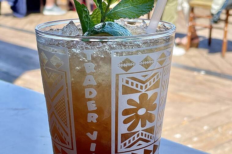 Zumo de piña y uva