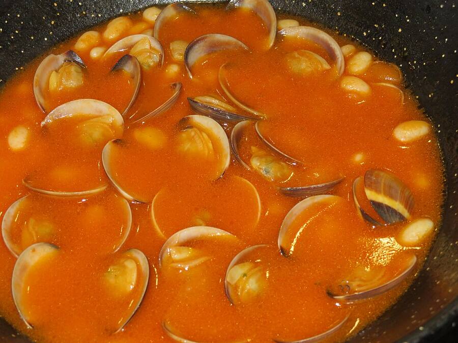 Alubias blancas con almejas