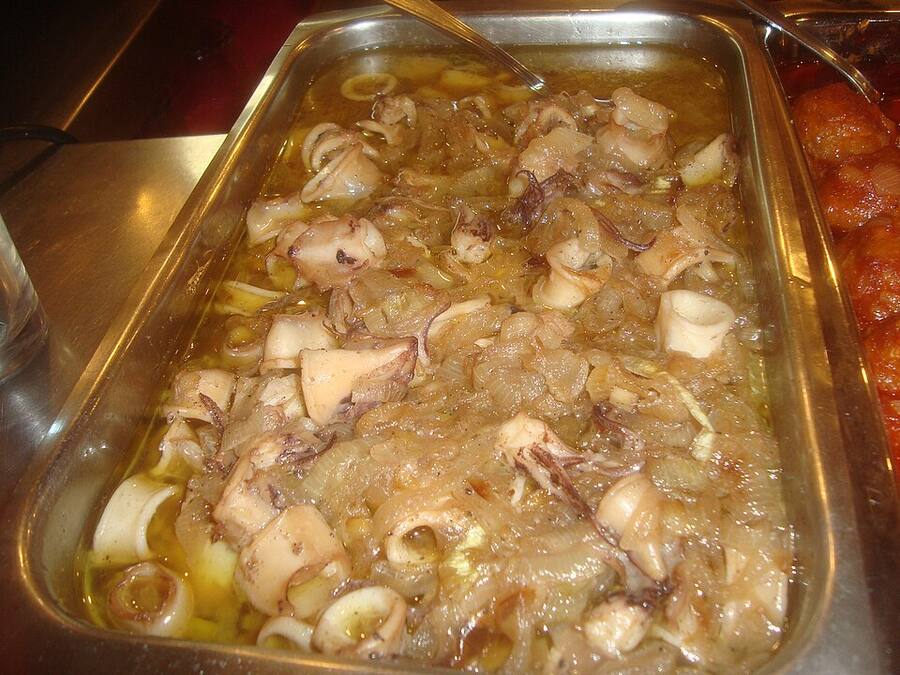 Calamares encebollados