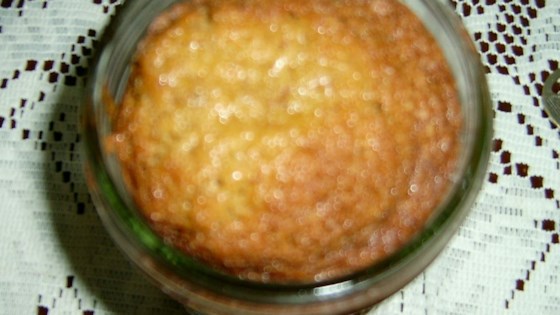 Pastel de nuez con caramelo en una receta de tarro
