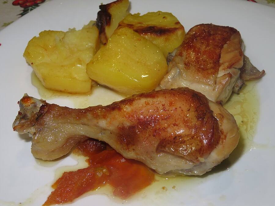 Pollo al horno con limón y patatas