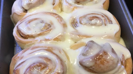 Receta de bollos de canela suaves, húmedos y pegajosos