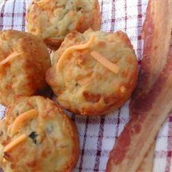 Receta de muffins de tocino, queso cheddar y cebollino