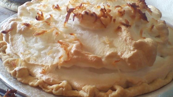 Receta de pastel de merengue con crema de malvaviscos y coco