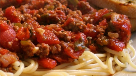 'Receta de salsa de espagueti con salchicha y muchas verduras'