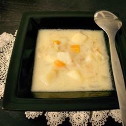 Receta de sopa abundante de patata, tocino y cebolla