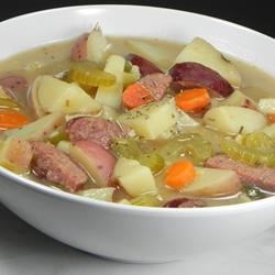 Receta de sopa cremosa de Kielbasa y patata