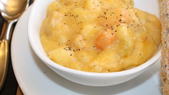 Receta de sopa cremosa de queso y patata en olla de cocción lenta