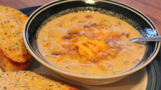 Receta de sopa de patata y queso cheddar