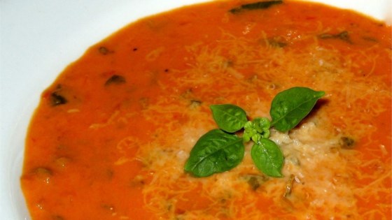 Receta de sopa de tomate, espinacas y albahaca