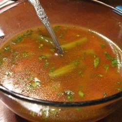 Receta de sopa de verduras con salsa de albahaca