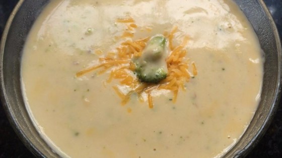 Receta fácil de sopa de crema de brócoli con queso
