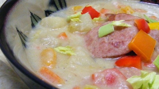 Receta fácil de sopa de patata y salchicha