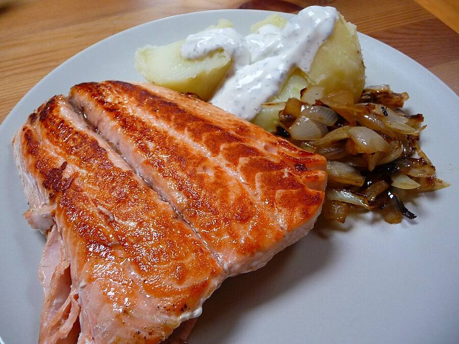 Salmón a la plancha con verduras salteadas