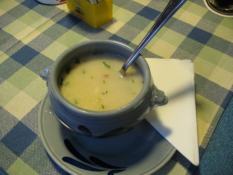 Sopa de ajo castellana