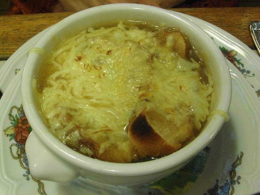 Sopa de cebolla gratinada